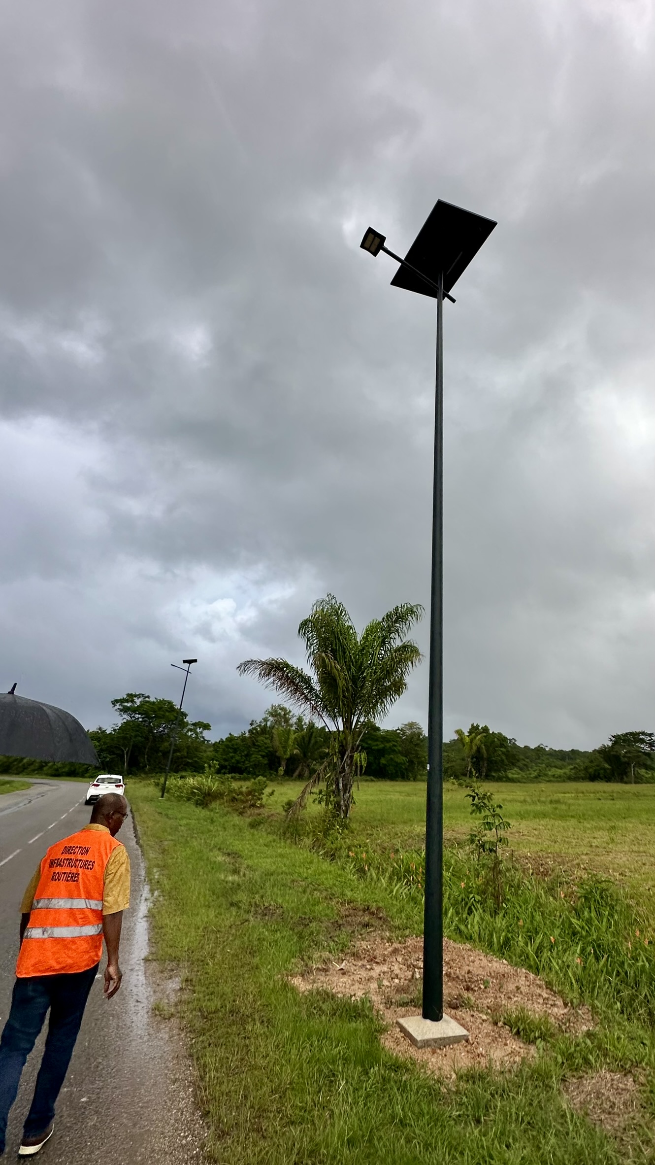 Opération de réception de candélabres solaires par la Collectivité Territoriale de Guyane